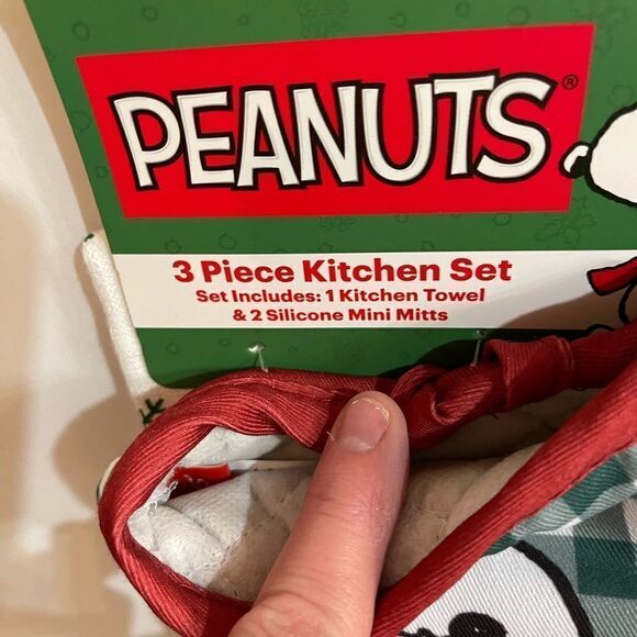 Peanuts Snoopy 3 piece kitchen set holiday & 6 pack magnetic clips NWT - Picture 5 of 8